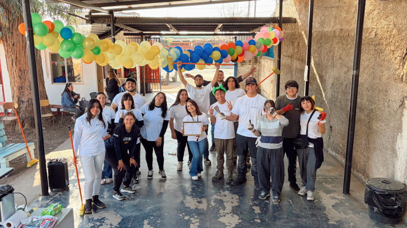 Foto 3 de 6: Mistralinos participaron en Voluntariado de Invierno en el Centro de Acción Social Autismo La Pintana