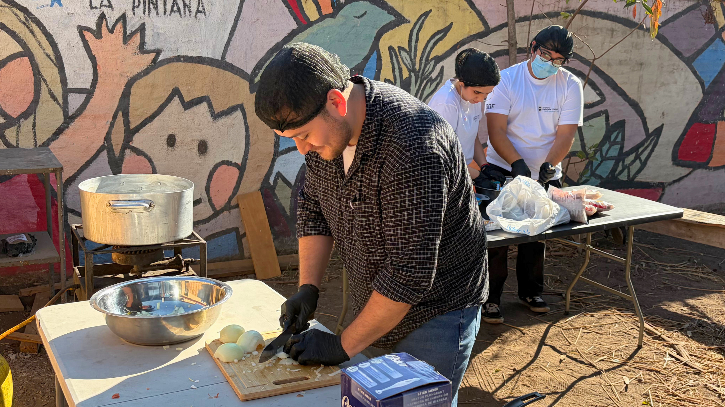 Imagen de la noticia: Mistralinos participaron en Voluntariado de Invierno en el Centro de Acción Social Autismo La Pintana