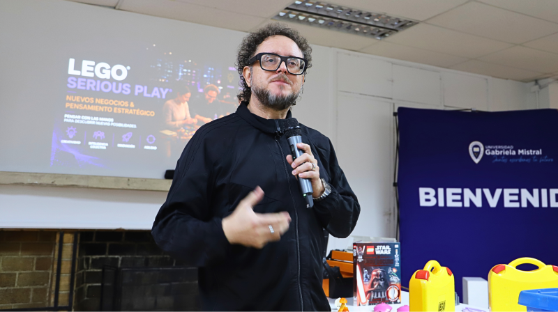 Foto 10 de 20: "Pensar con las manos": MBA Executive UGM desafió a sus estudiantes con metodología Lego® Serious Play®