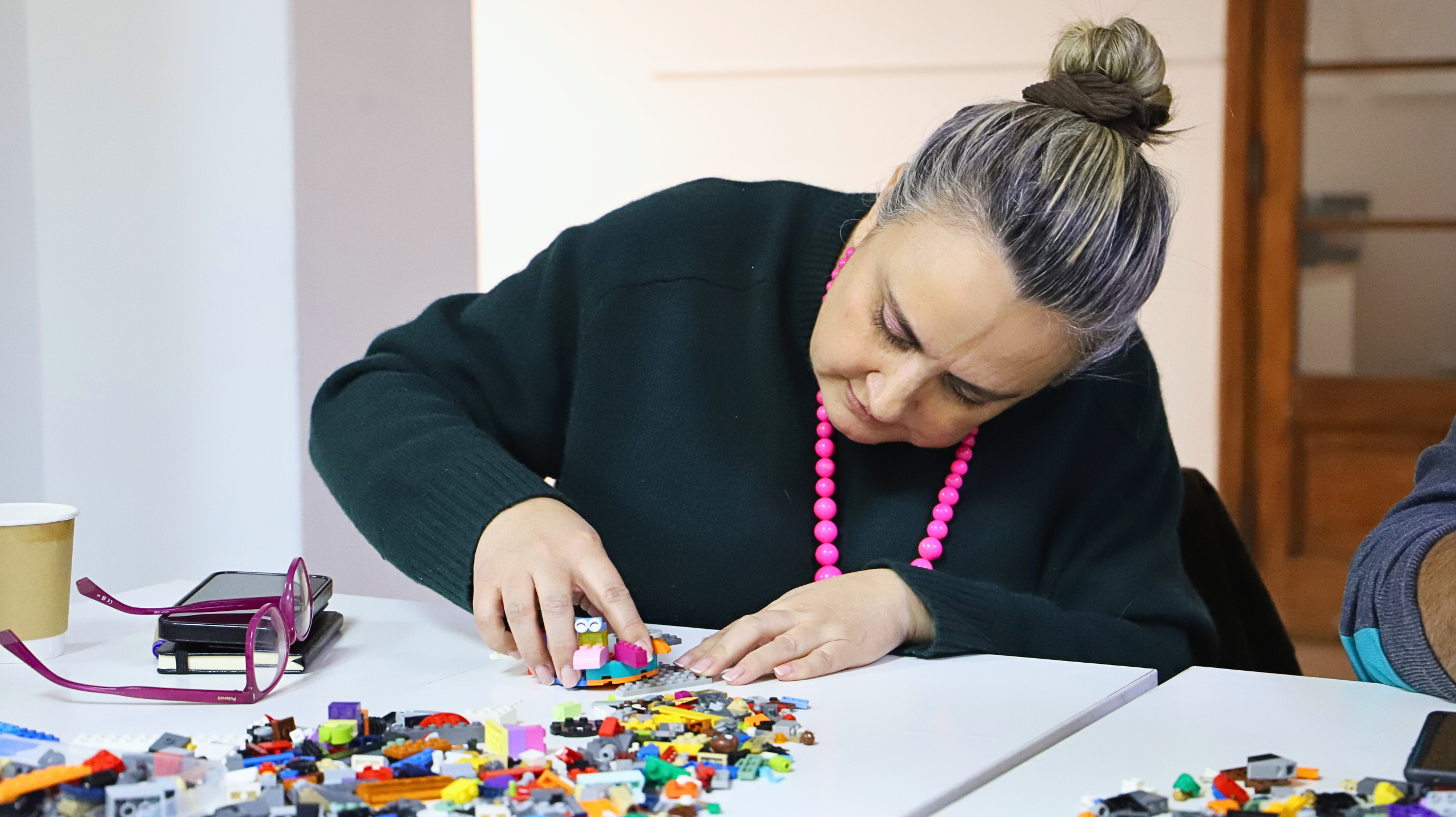 Imagen de la noticia: "Pensar con las manos": MBA Executive UGM desafió a sus estudiantes con metodología Lego® Serious Play®