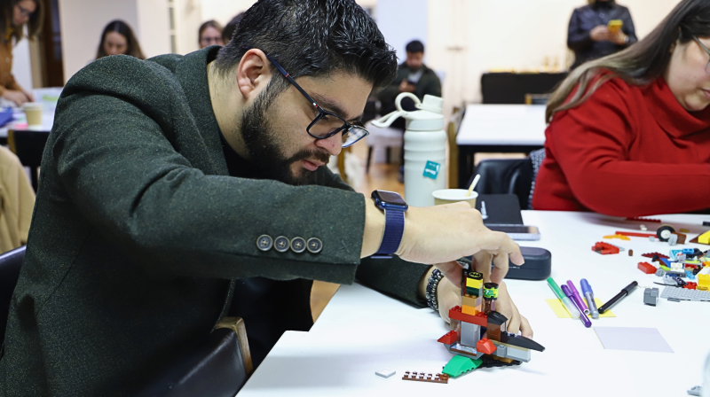 Foto 4 de 20: "Pensar con las manos": MBA Executive UGM desafió a sus estudiantes con metodología Lego® Serious Play®