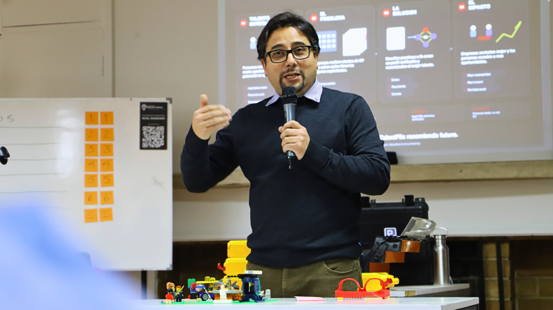 Foto 13 de 20: "Pensar con las manos": MBA Executive UGM desafió a sus estudiantes con metodología Lego® Serious Play®