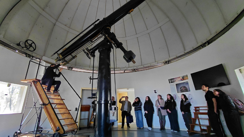 Foto 1 de 4: Estudiantes de la Escuela de Diseño y Artes Digitales UGM visitan Observatorio Astronómico Nacional como parte del aprendizaje de la divulgación científica