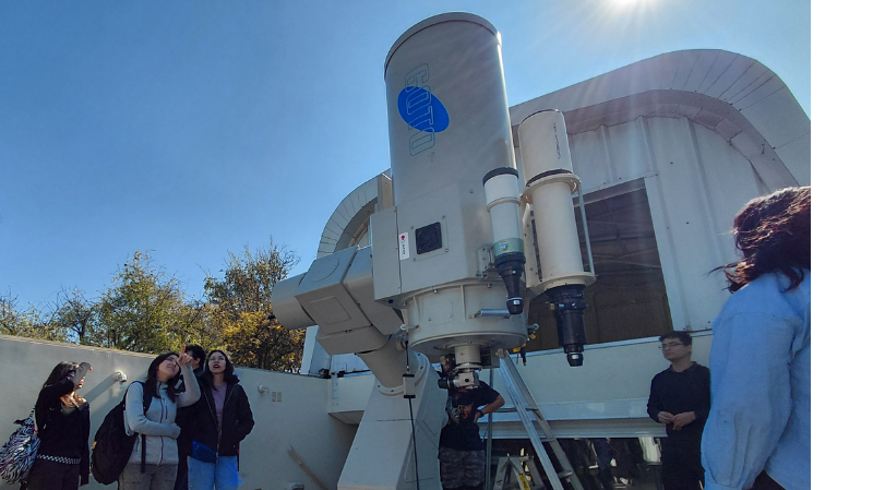 Foto 4 de 4: Estudiantes de la Escuela de Diseño y Artes Digitales UGM visitan Observatorio Astronómico Nacional como parte del aprendizaje de la divulgación científica