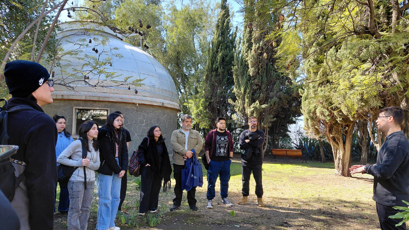 Foto 2 de 4: Estudiantes de la Escuela de Diseño y Artes Digitales UGM visitan Observatorio Astronómico Nacional como parte del aprendizaje de la divulgación científica