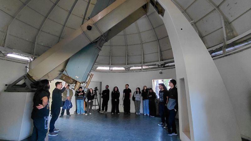 Foto 3 de 4: Estudiantes de la Escuela de Diseño y Artes Digitales UGM visitan Observatorio Astronómico Nacional como parte del aprendizaje de la divulgación científica