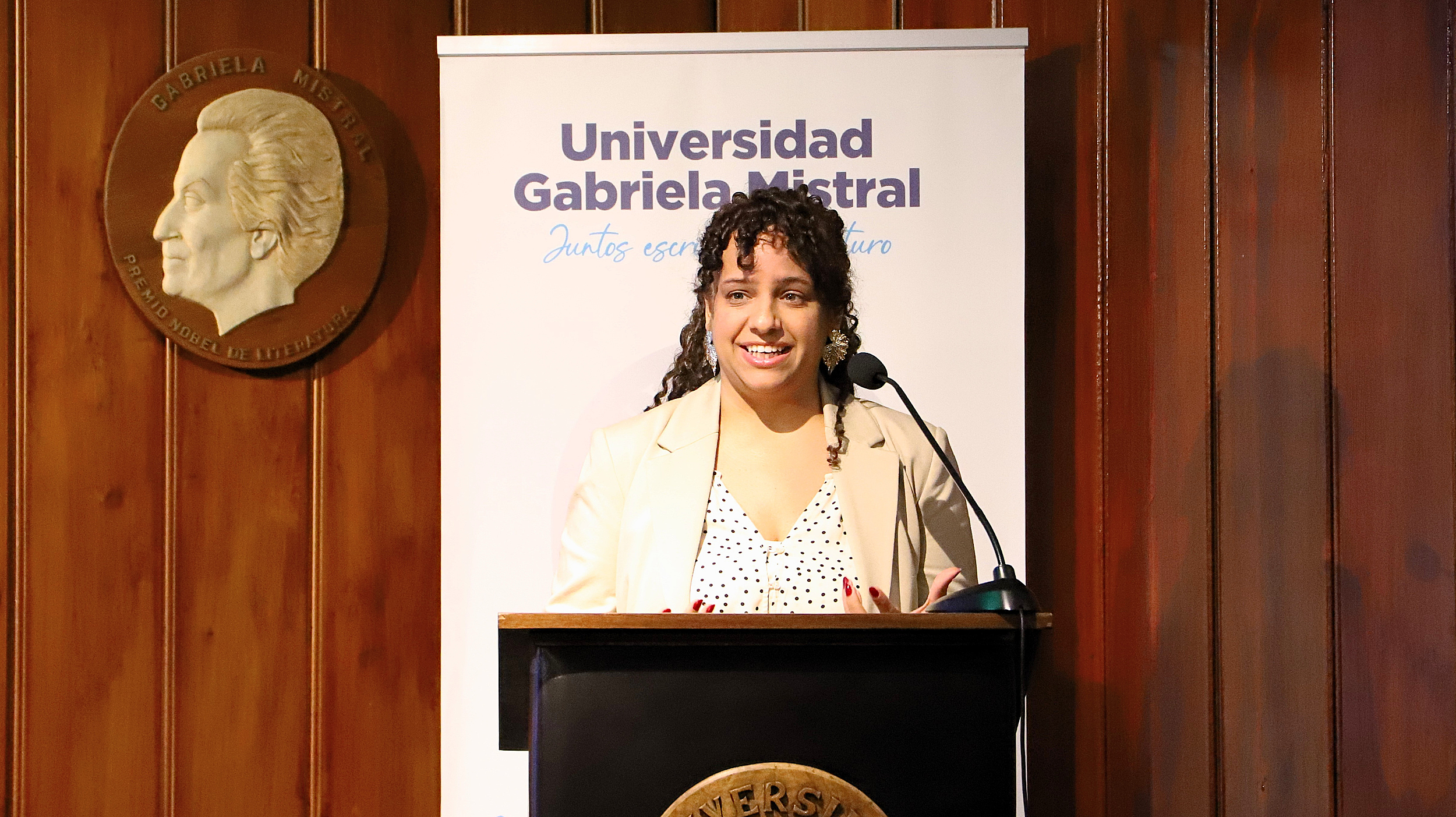 Imagen de la noticia: Titulación de diplomados UGM junto a SKY Airline refleja el valor de la formación continua