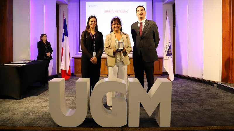 Foto 8 de 12: Titulación de diplomados UGM junto a SKY Airline refleja el valor de la formación continua