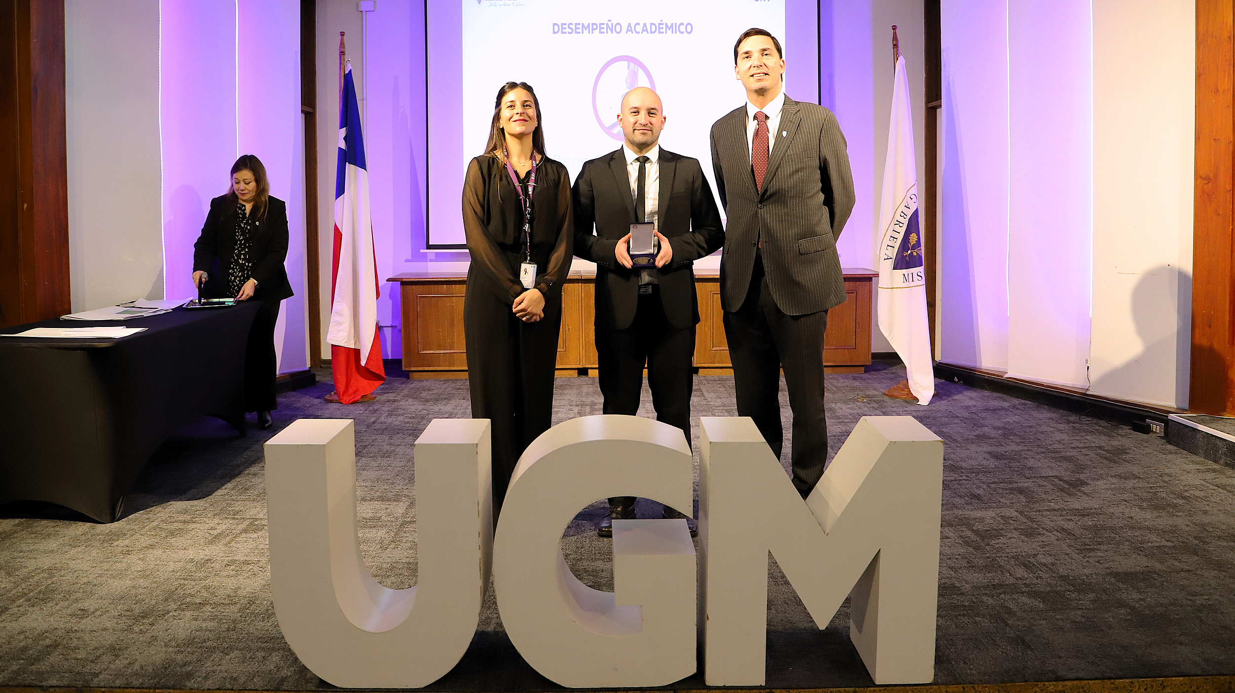 Imagen de la noticia: Titulación de diplomados UGM junto a SKY Airline refleja el valor de la formación continua
