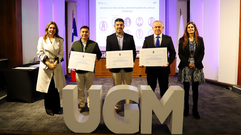 Foto 5 de 12: Titulación de diplomados UGM junto a SKY Airline refleja el valor de la formación continua