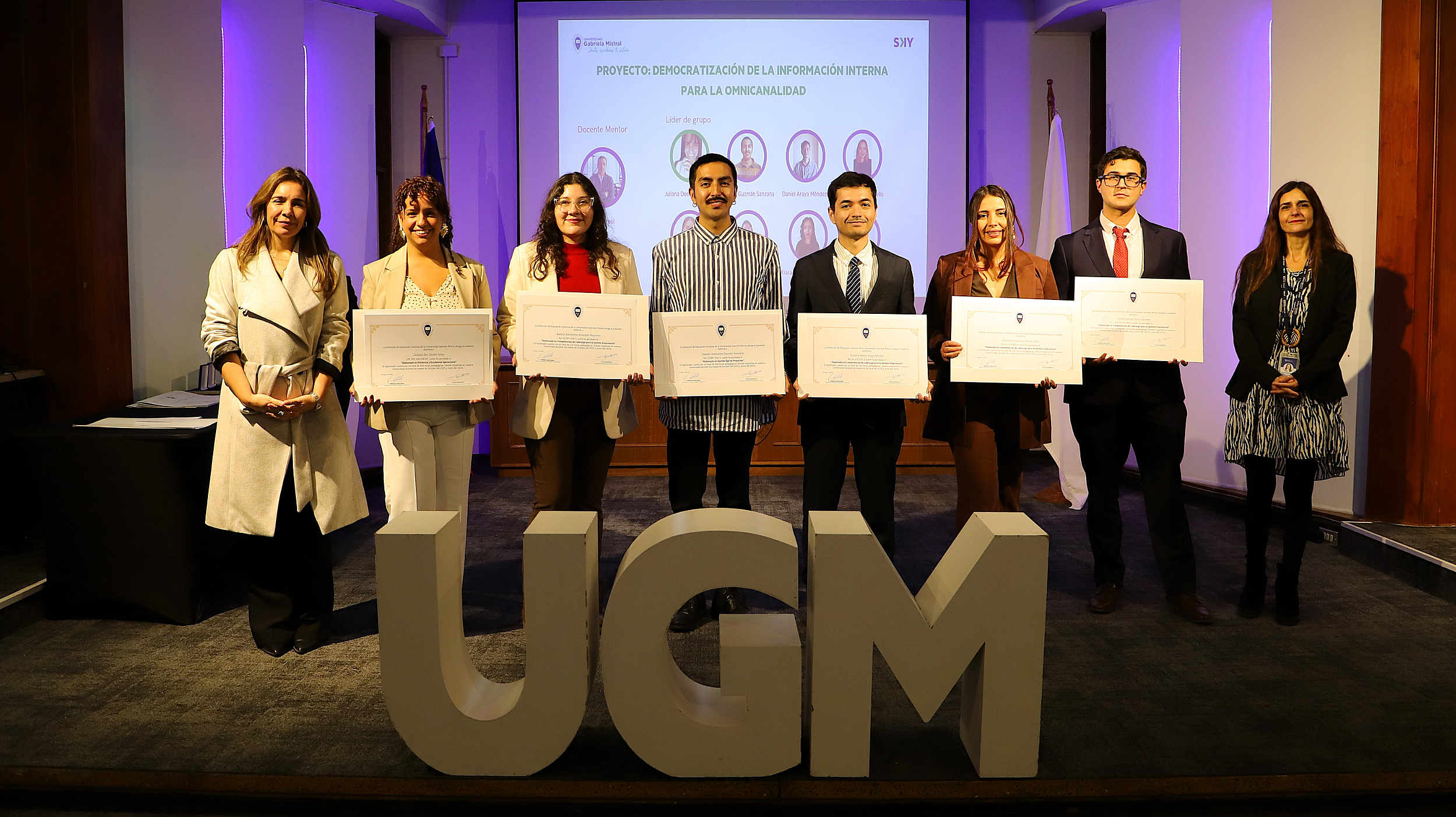 Imagen de la noticia: Titulación de diplomados UGM junto a SKY Airline refleja el valor de la formación continua