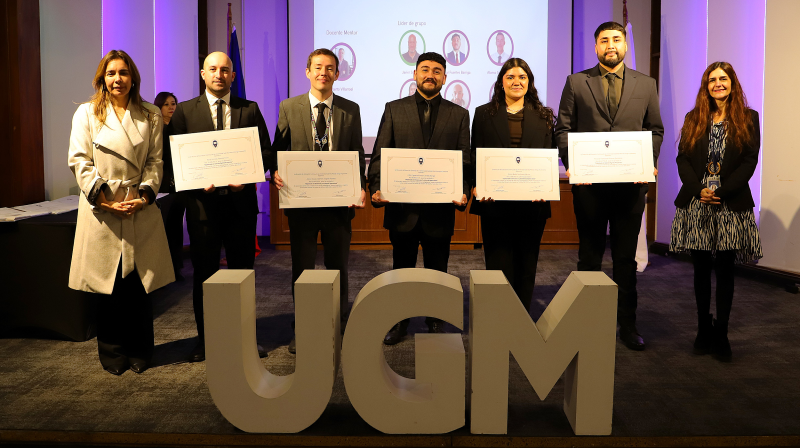 Foto 1 de 12: Titulación de diplomados UGM junto a SKY Airline refleja el valor de la formación continua