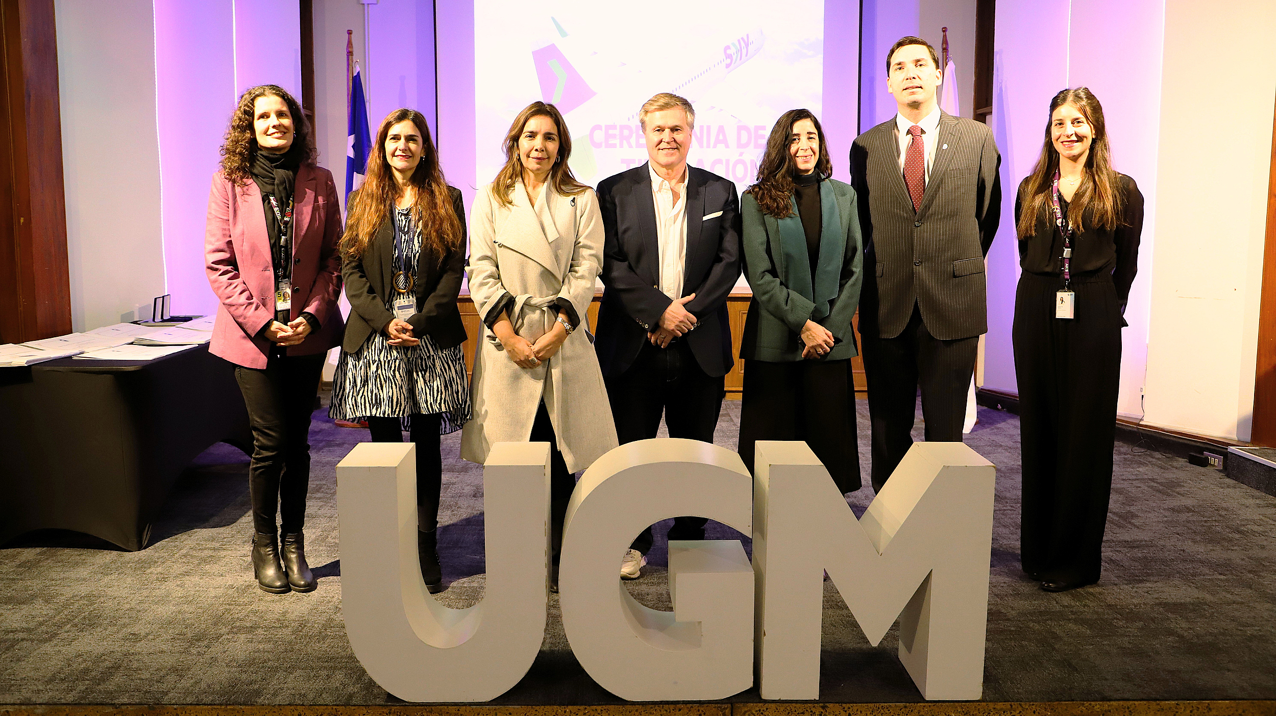 Imagen de la noticia: Titulación de diplomados UGM junto a SKY Airline refleja el valor de la formación continua