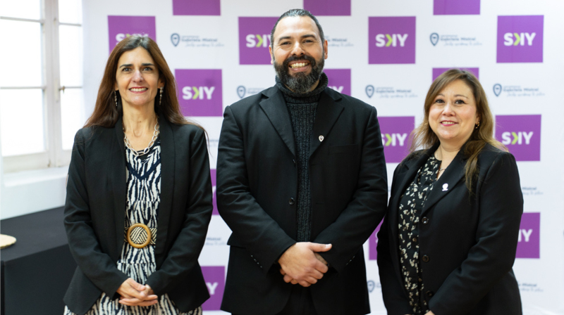 Foto 4 de 12: Titulación de diplomados UGM junto a SKY Airline refleja el valor de la formación continua