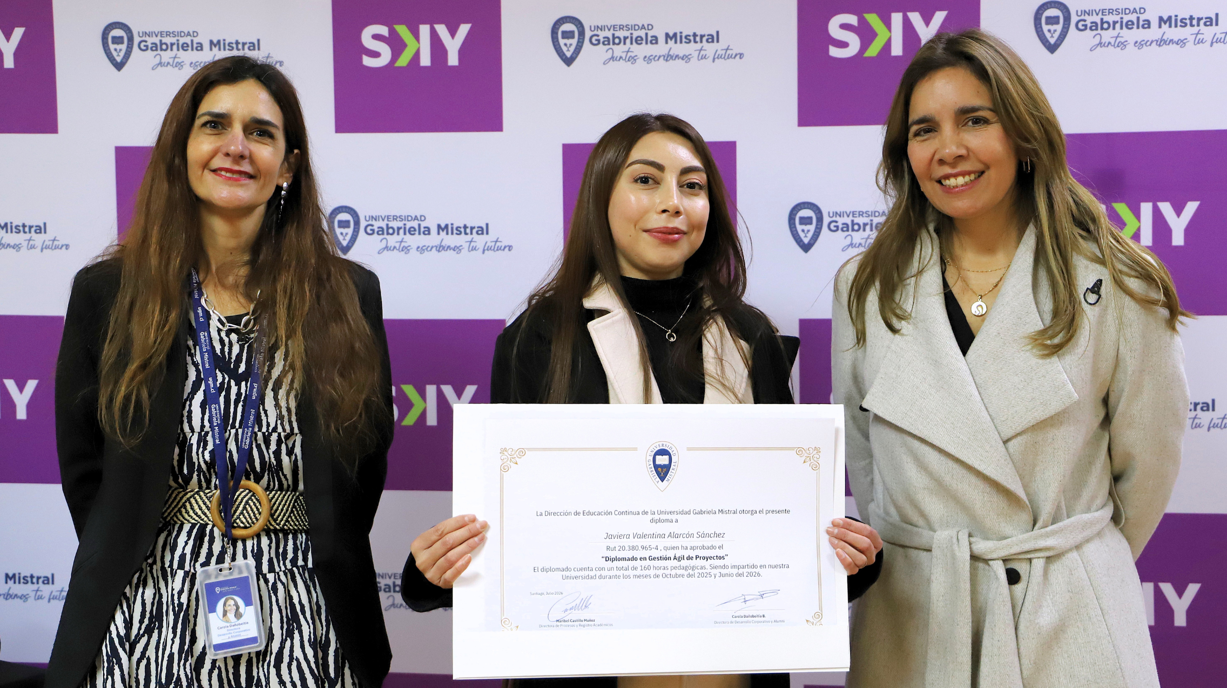 Imagen de la noticia: Titulación de diplomados UGM junto a SKY Airline refleja el valor de la formación continua