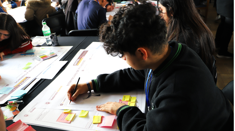 Foto 4 de 14: INSPIRA UGM 2026: estudiantes de III° y IV° medio participaron en desafíos de innovación, negocios e ingeniería