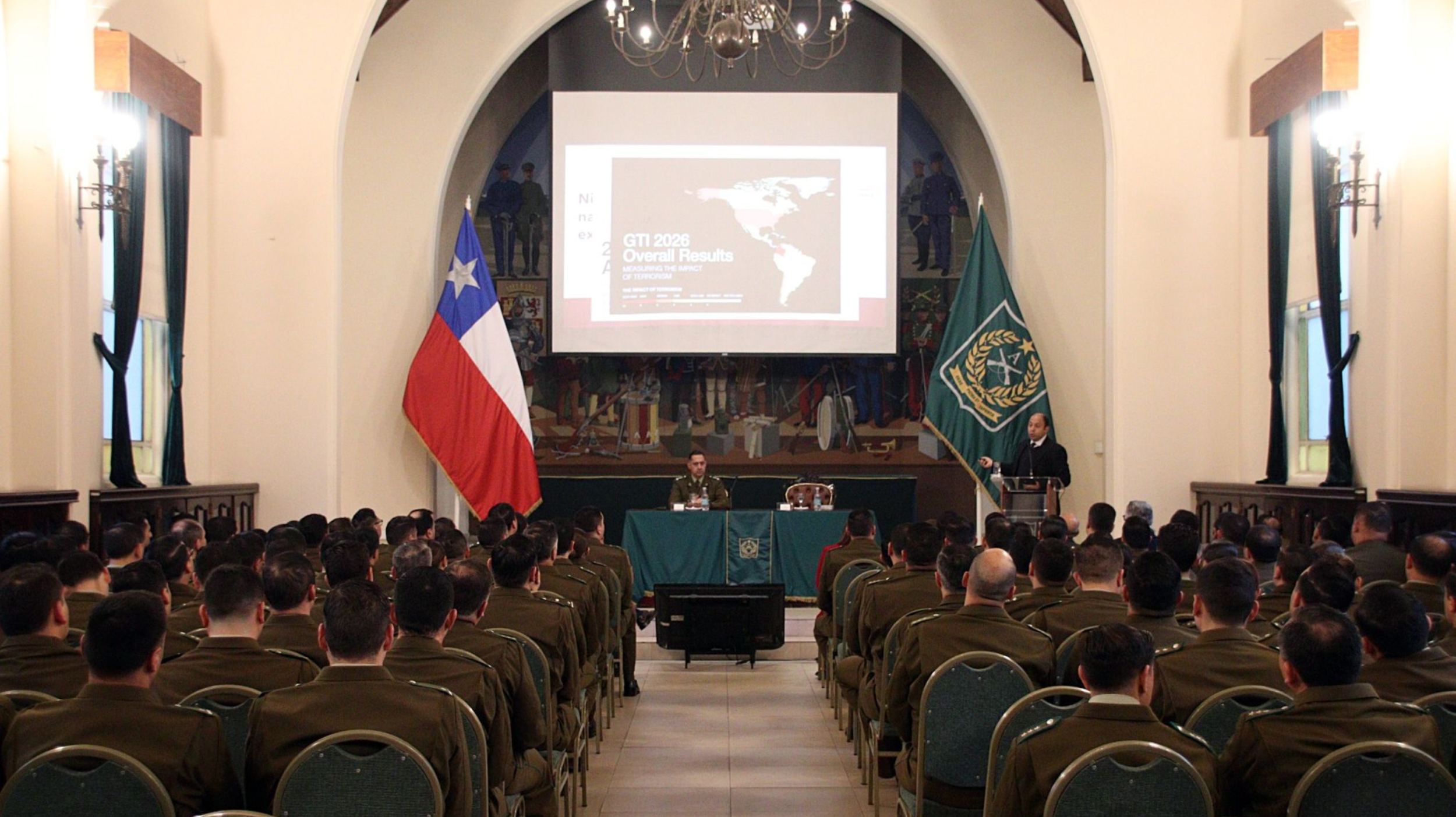 Imagen de la noticia: Director de Humanidades UGM dictó charla sobre terrorismo en la Academia de Ciencias Policiales de Carabineros