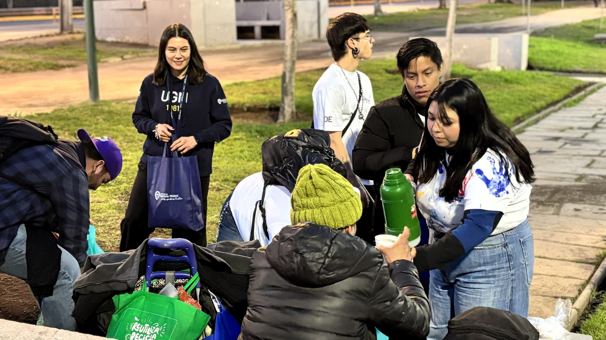 Imagen de la noticia: Mistralinos participaron en la segunda versión del Voluntariado Social Calle de la UGM