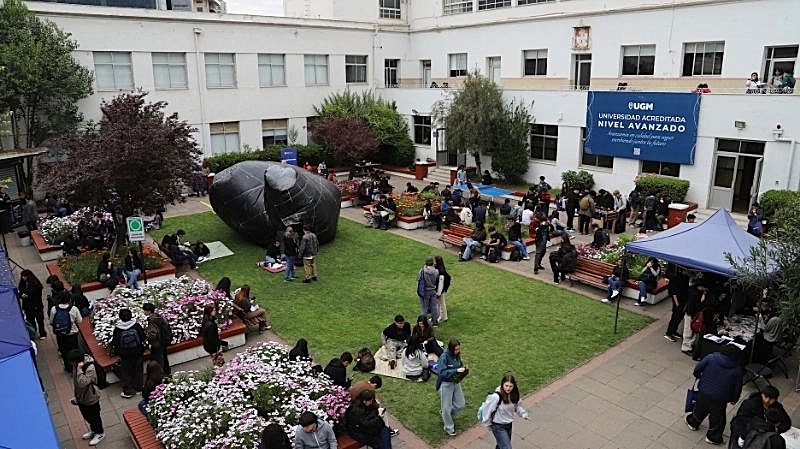 Foto 1 de 7: Más de 1.200 inscritos convocó el Ensayo PAES gratuito de la Universidad Gabriela Mistral
