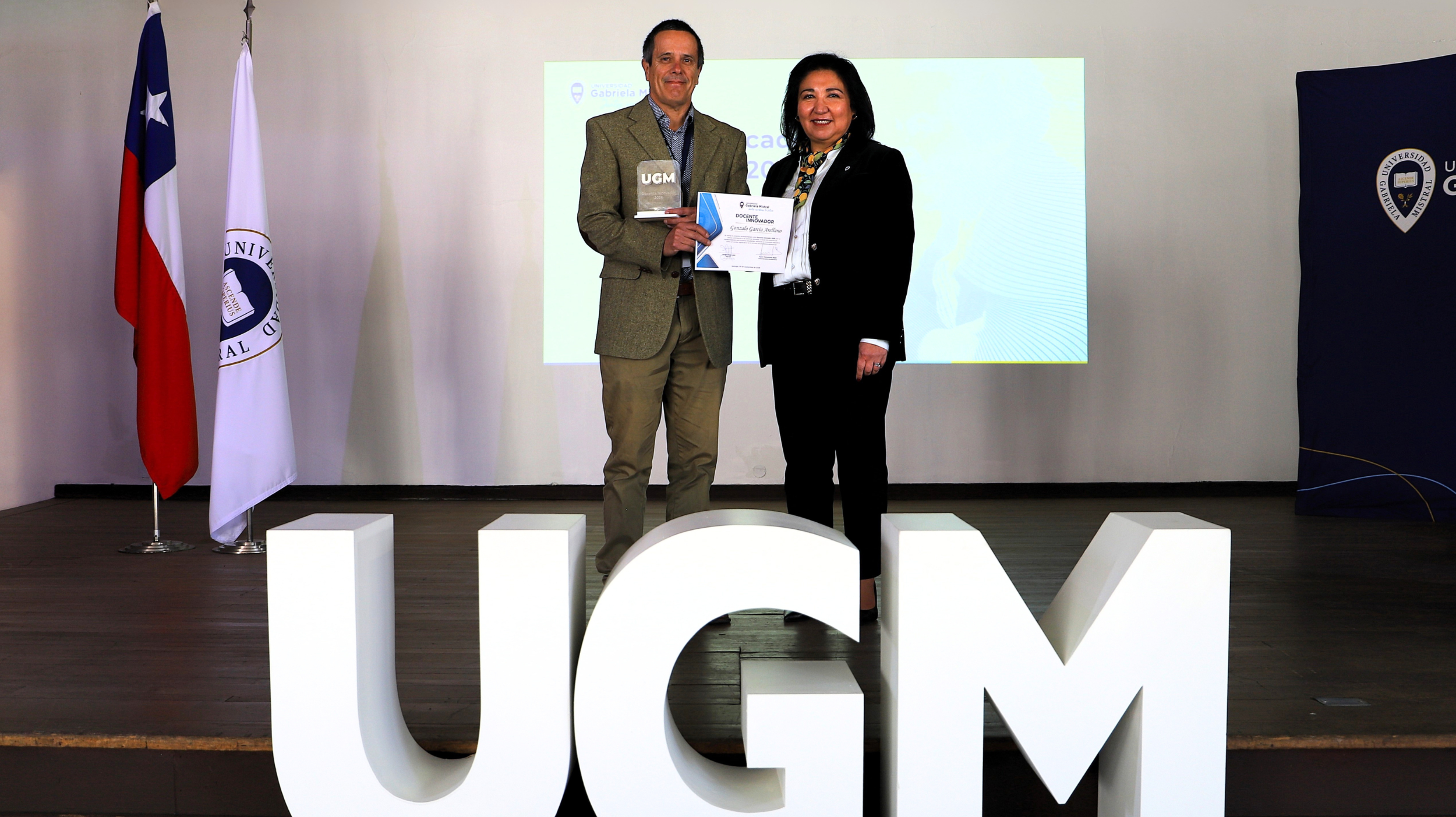 Imagen de la noticia: Innovación, práctica y acompañamiento: Estos fueron los docentes reconocidos en el Claustro Académico UGM 2026