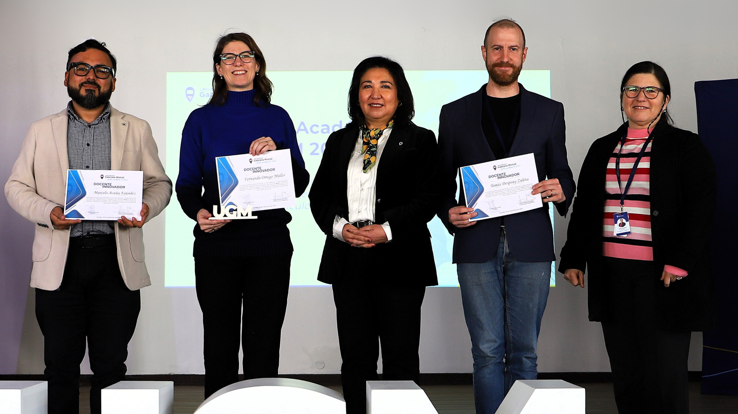 Imagen de la noticia: Innovación, práctica y acompañamiento: Estos fueron los docentes reconocidos en el Claustro Académico UGM 2026