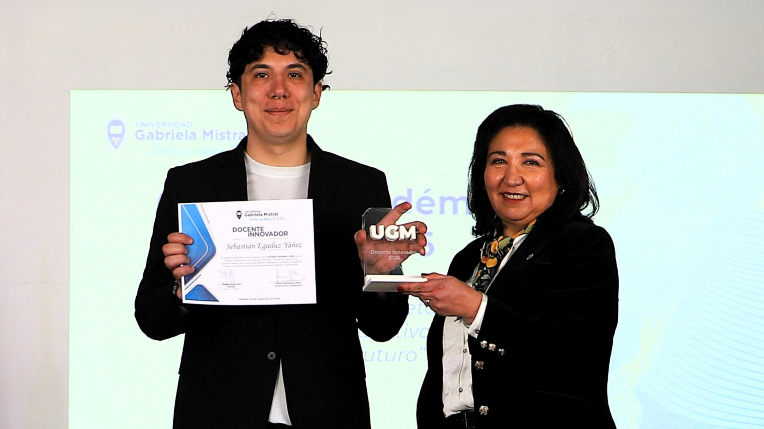 Imagen de la noticia: Innovación, práctica y acompañamiento: Estos fueron los docentes reconocidos en el Claustro Académico UGM 2026