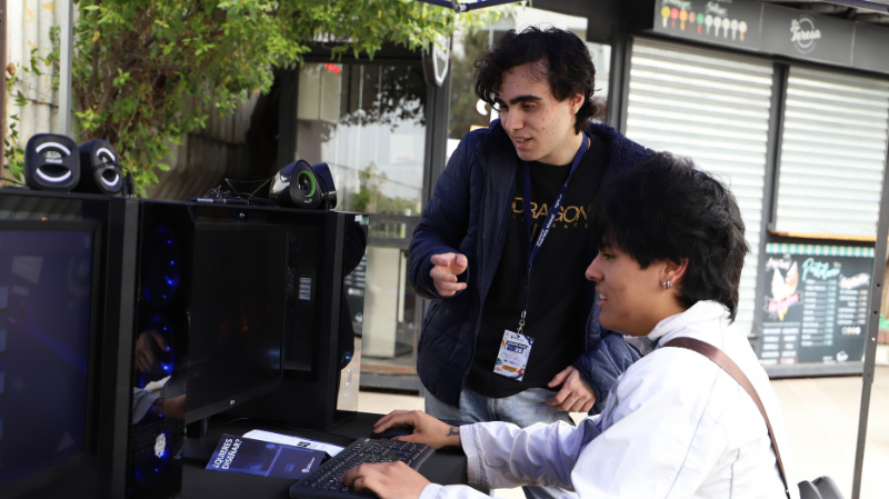 Foto 5 de 7: Más de 1.200 inscritos convocó el Ensayo PAES gratuito de la Universidad Gabriela Mistral