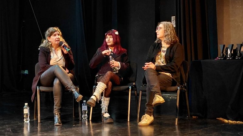 Foto 1 de 4: Directora de Diseño y Artes Digitales UGM expuso sobre los riesgos de salud mental que afectan a los creadores de la industria creativa